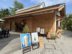 地蔵カフェ月の貌にやって来ました。

もう少し散策した後に来ようかとも思ったのですが、戻ってくるのが大変かもしれないので入ってみます。