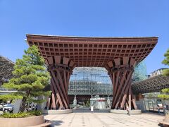 　そしてお約束の鼓門を撮影。9月になったというのに11:00で既に暑さMAX。