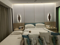 無事ルームチェンジ
間取りは一緒、左右逆
ベッドがツインからキングに変わりました
コンラッドモンキーもGet