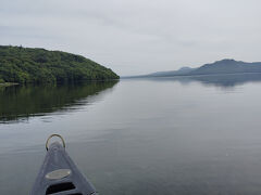 続いて来たのは雲海のかかってた屈斜路湖がある和琴半島です。
波打ち際で砂を掘ったら、暖かい水が出てくる砂湯だったり、誰も見たことがないけど昔は「クッシー」がいる、なんて事で有名です。
