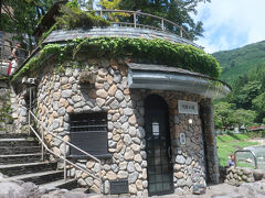 バス停のすぐそばにある河原の湯

その名の通り､四万川の河原にあります