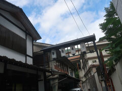 とりあえず汗を流した後､奥四万湖へ行ってみます

落合通り 「THE･温泉街」と言う感じの昭和臭がする通りです