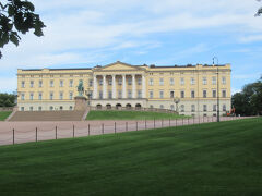 兎に角、近くの「王宮」へ
未だ誰も居ません