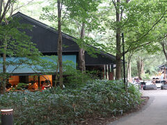 名前は聞いたことがありますが。。初・軽井沢なので、もちろん「ハルニレテラス」も初めてです。