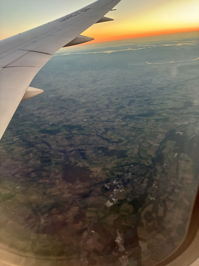 下に建物のようなものも見えます。