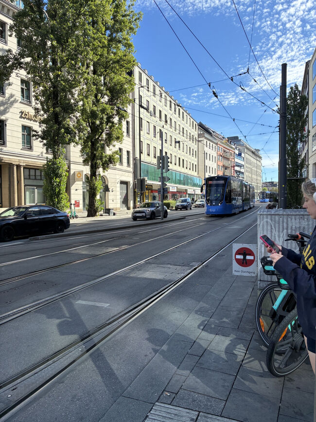 中央駅の北側から、地上に出て、旧市街の方へ歩きます。