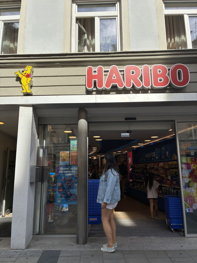 10時46分<br />まずやって来たのは、ゼンドリンガー通りのハリボーショップ。<br />娘が日本に無い商品をお土産にいくつか購入しました。
