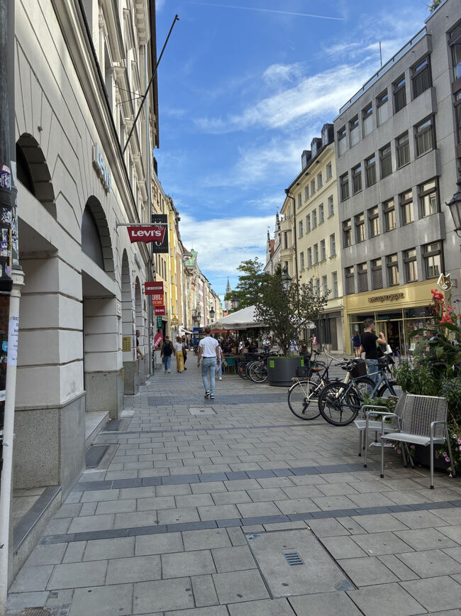 次はゼンドリンガー通りをマリエン広場の方に向かって少し歩いて