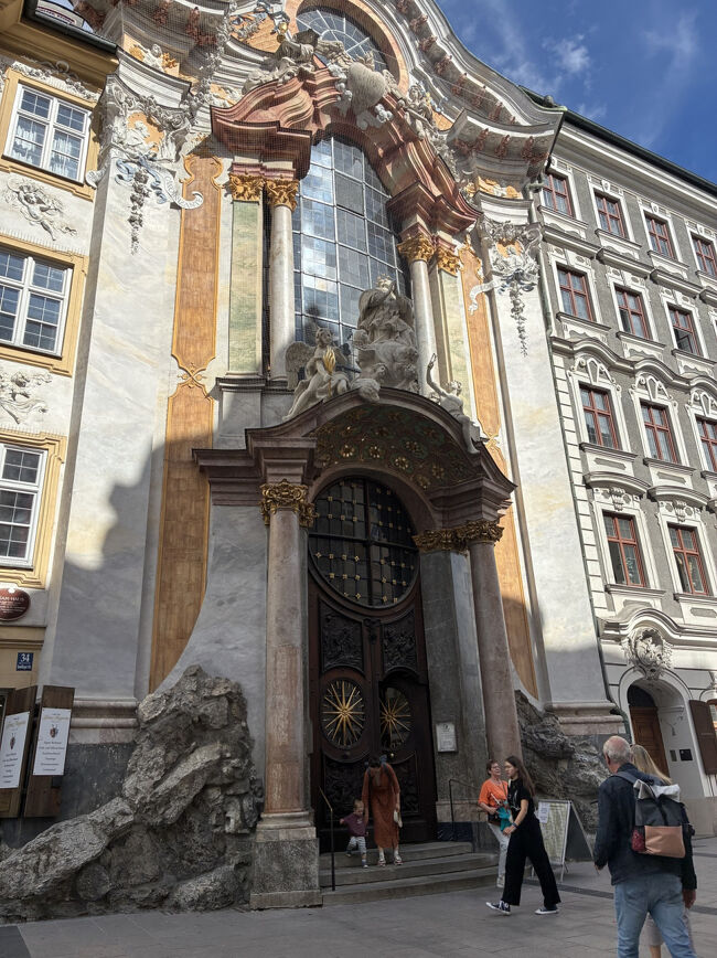 午前10時56分<br />アザム教会へ<br />アザム兄弟が1700年代に建てたバロック様式の教会<br />