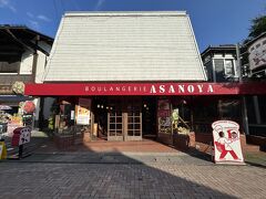 ブランシェ浅野屋。

昔からこの店のパンが好きなので寄ってみます。