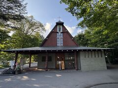軽井沢聖パウロカトリック教会は、16時までで中に入る事は出来ませんでした。