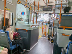 鎌倉駅までは十分に歩いて行ける距離ですが、さきほどの低血糖発作も怖かったので大事をとります
今日はすいていて座れました。
ここのバスも混むことが多いから
