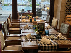 テーブルセッティングは朝と雰囲気も変わって良い感じ