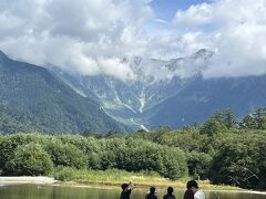 　穂高連峰は、ちょっと雲をいただいてます。そのうち切れるかな？