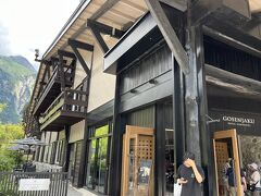 　五千尺ホテル
　混んでました。お昼時ですし。