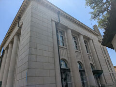 そして少し離れたところにある児島虎次郎記念館へ。

旧中国銀行倉敷本町出張所をリノベーションして今年グランドオープンした施設。