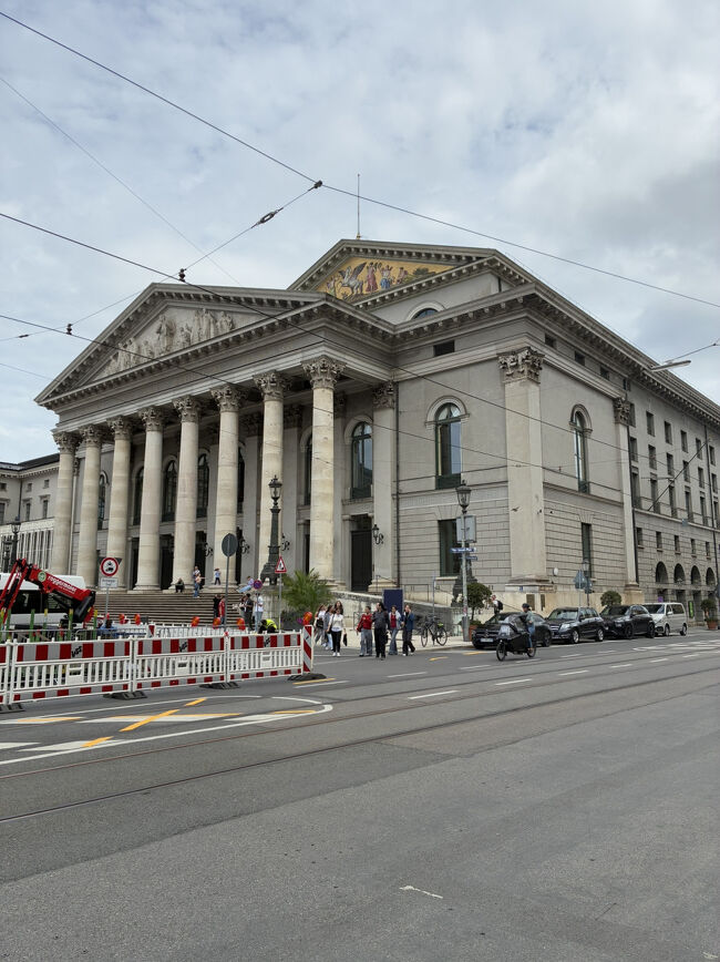 13時45分<br />バイエルン国立歌劇場<br />ここは、スパイファミリーというアニメに出て来たそうです。