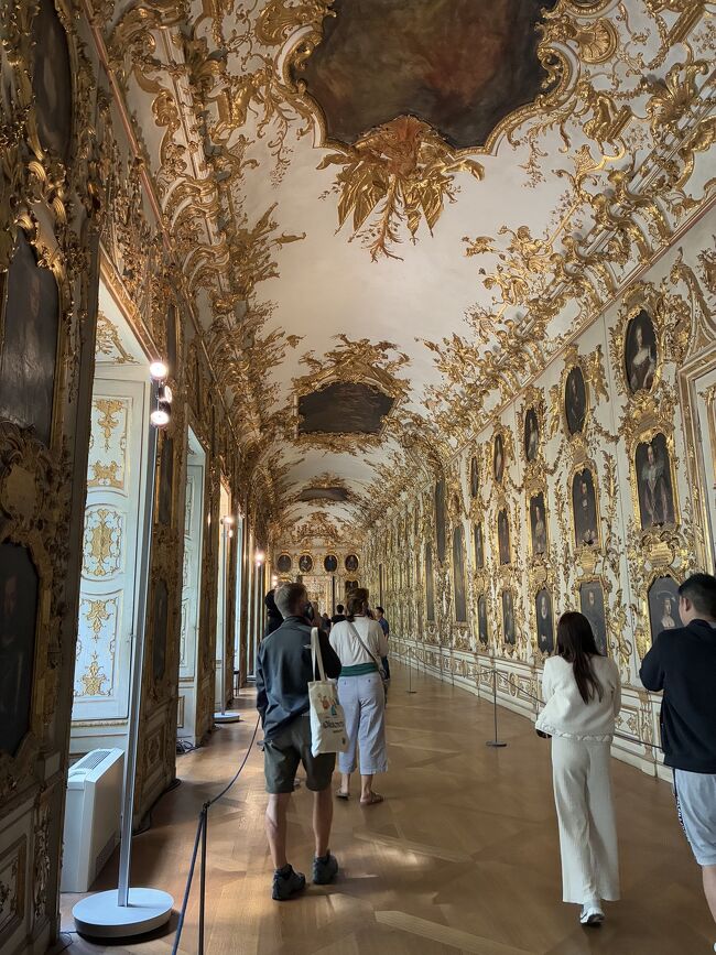 レジデンツは、バイエルン王の本宮殿です。<br />豪華絢爛<br />無料のオーディオガイド(日本語)を借りました。