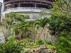 8/18(月)Day4
ルネッサンス・バリ・ウルワツチェックアウトの日。
部屋の前からロビー棟を見上げる。