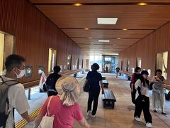 高山駅で下車
駅の通路には、、、