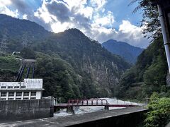 高さ200mの「ねずみ返しの岩壁」
ねずみを追ってきた猫もまた引き返したということで、、、