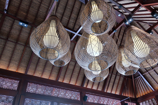 思わず天井を見上げる。