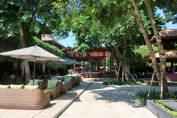 ロビーの前にあるVillage Square。