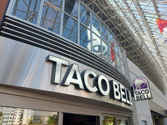 食事はTACO BELLと決めていました。
日本にあるとは言ってもほぼ東京にしか無いので滅多に食べられません。