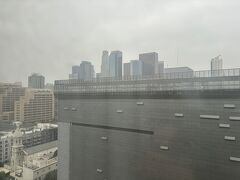 ついに帰国の朝、売店で買ったサンドイッチを食べつつ、荷造りをしてチェックアウト