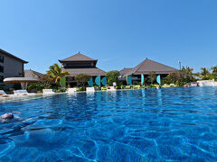 ホテルに帰りました。

娘ははやく泳ぎたくてしょうがない。
きょうはいい天気。