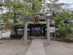 境内末社永井神社。現在修復工事中で令和８（２０２６）年完成予定とあった。