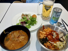 やっぱビビンバとユッケジャン最高。このラウンジ使えなくなったら悲しいな。