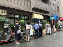 で
ありや～
並んでるわ
大衆食堂ほうらく
神戸の名トラベラーyae☆八重さん
口コミ情報でここだ～
オムライス狙いでしたが・・・
あれ～
並ぶほど時間無く
今度ね