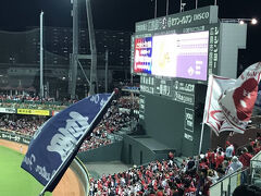 よりしろは門限が２３時。
試合がそこまで延長する事は、
そうそうないのだが。
２２時半頃終わったとして、
カープパフォーマンスからだと、
球場を出るのに、まず時間がかかる。
更に、混雑したカープロードを行く。
延長したら、最後まで観ずに席を立つか？
という事も覚悟していたのだが・・・。