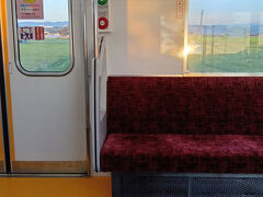 ９月３日（水）
最寄り駅まで歩いて20分。
通勤時ときどき見かけるお散歩中のゴールデンレトリバー。
今日も後ろを歩く私が気になるのか、何度も振り返る。
可愛すぎてキュン！
