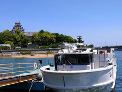 Day1
唐津城近くの桟橋から高速船に乗り…
