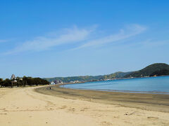 遠浅の砂浜がとてもキレイでした。
夏に海で遊ぶのもよさそうですね。