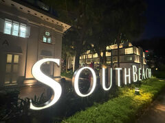 ところで、お腹の痛みは大丈夫？？
大丈夫って言うので、電車に乗ってサクッと行っちゃうのは楽しくないってことで、ぶらぶら歩いて行くことに。
ホテルから数分歩いたところに、サウスビーチの大きなサイン☆