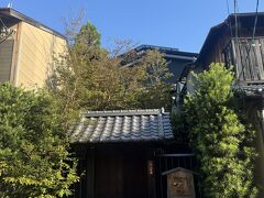 9/1(Mon.)
今日はあさんぽから、始まります。
ふふ京都の裏口かな。