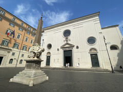 サンタ・マリア・ソプラ・ミネルヴァ教会
ローマ唯一のゴシック様式の教会です。象さんの上にオベリスクという特徴的なモニュメントは巨匠ベルニーニ作。