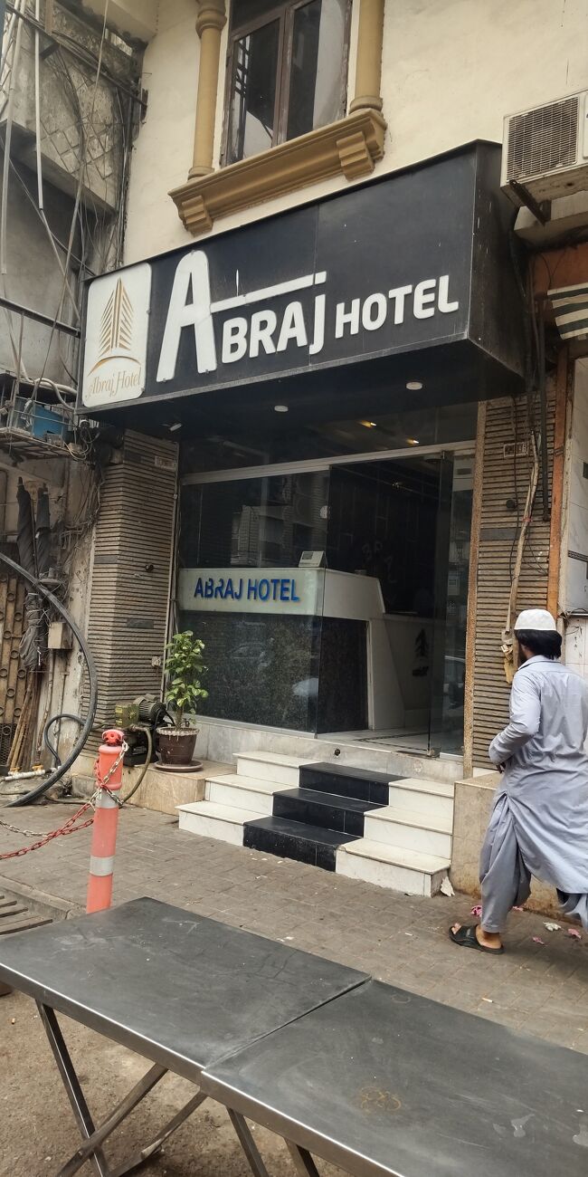 こちらも　ダメでした<br /><br />カラチには　500 円 ほどで　<br />泊まれる ホテルも  多数  ございますが、<br />それは<br />全てが　宿泊拒否！<br />結果　泊まれる ホテルを　見つけるのは<br />たいへんなる　　困難事に　なります