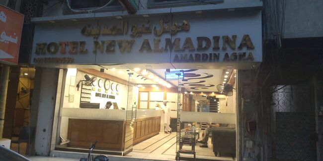 しばらく　探しなおして<br />この　ホテルに　着地 する<br /><br />エアコン 無し　　5000 ルピー　    　￥ 2600<br />エアコン 有り　　6000 ルピー            ￥  3100