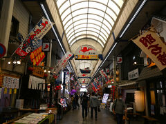 明石焼の旗がひしめく