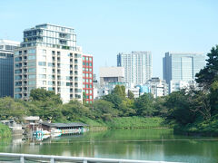 7:43　千鳥ヶ淵ボート場横を通過