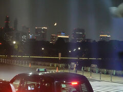 20:48　皇居前広場付近です