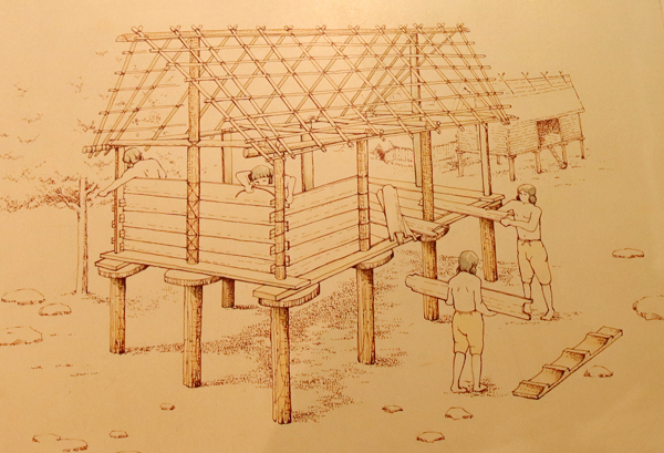 単純に木材を積み重ねただけかと思いきや、<br />手斧で整形した建材には「ほぞ穴」が開けられ、<br />きっちり固定されていました。