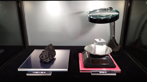 もっとすごい展示がありました。<br />はやぶさ2号が持ち帰った採取サンプル o(*ﾟ▽ﾟ*)o