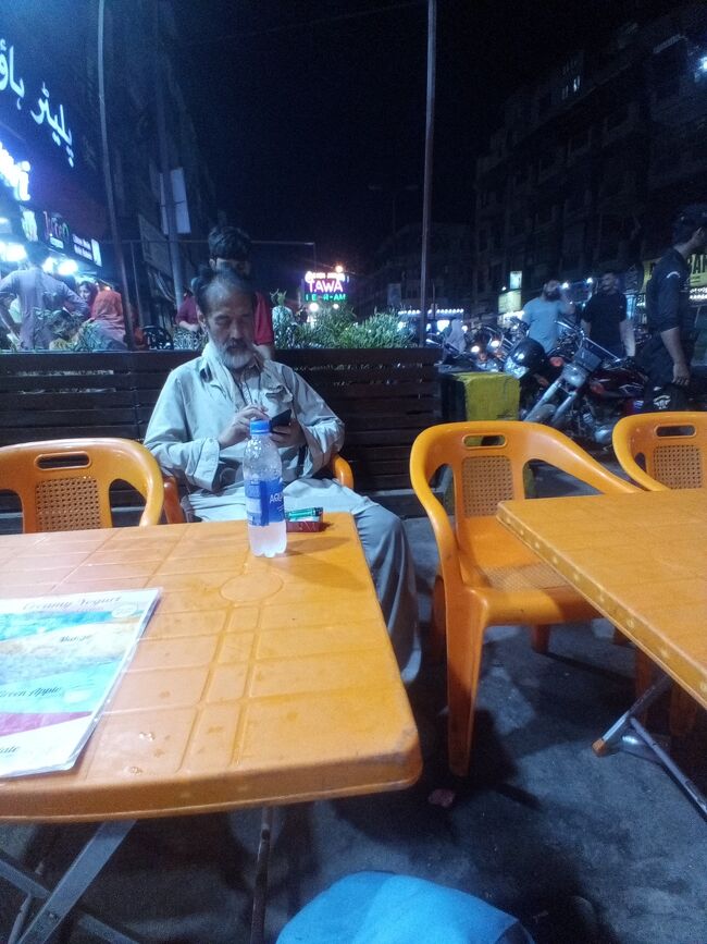 さすらいの　　旅人　が　おりました<br /><br />彼は　何を　食べるので　あろうか