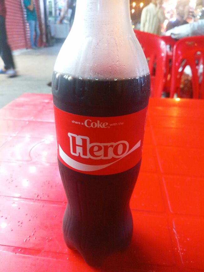 とりあえず<br />喉が　たいへんに　渇きますので<br />コカ・コーラ　 　Hero