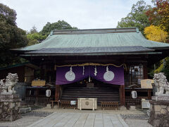 宇都宮二荒山神社は、下野国一之宮です。
御祭神としては、第十代崇神天皇の第一皇子の豊城入彦命(とよきいりひこのみこと)が祀られています。古代、豊城入彦命は、毛野国(栃木県・群馬県)を開拓し、産業を奨励して発展させたと伝えられています。